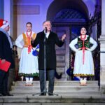 Miejska choinka rozbłysła tysiącem świateł w Poznaniu