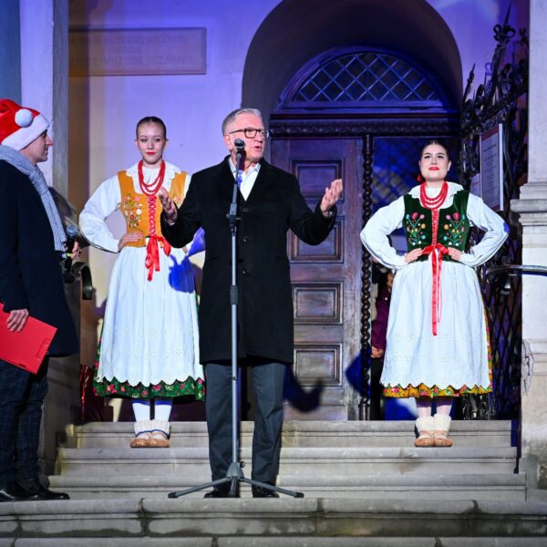 Miejska choinka rozbłysła tysiącem świateł w Poznaniu
